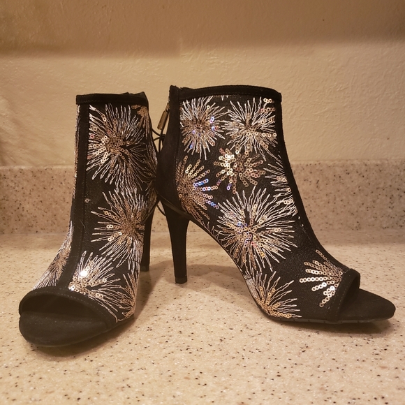 NWT Charming Charlie Sequin Star Peeptoe Heels - Picture 5 of 6